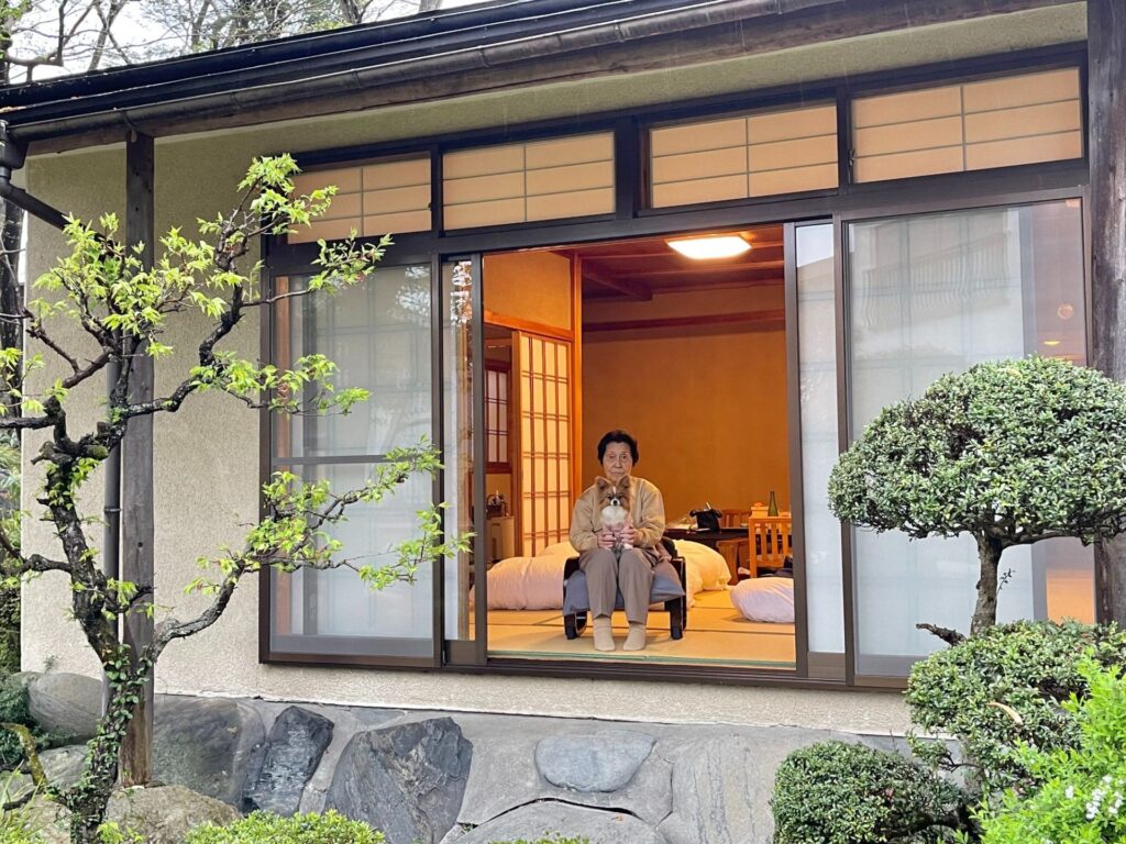 おばあちゃんと愛犬。
